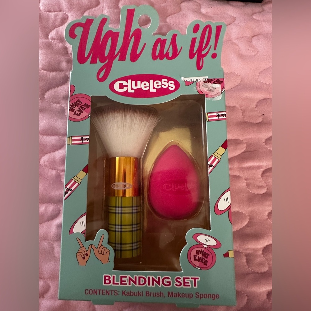 clueless makeup blending set.   Sponge and brush.  New on box.